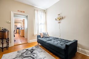 Cozy 5 Bedroom House in Downtown Toronto