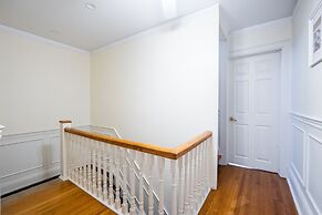 Cozy 5 Bedroom House in Downtown Toronto