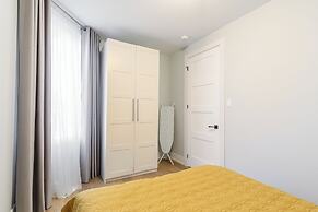 Cozy 5 Bedroom House in Downtown Toronto