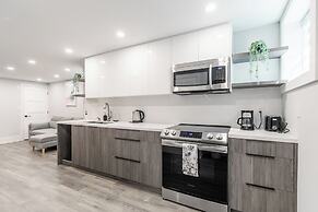 Cozy 5 Bedroom House in Downtown Toronto