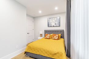 Cozy 5 Bedroom House in Downtown Toronto