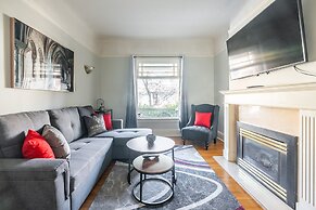 Cozy 5 Bedroom House in Downtown Toronto