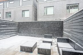 Cozy 5 Bedroom House in Downtown Toronto