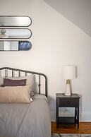 Cozy 5 Bedroom House in Downtown Toronto