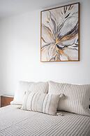 Cozy 5 Bedroom House in Downtown Toronto