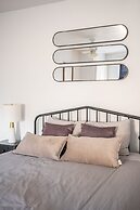 Cozy 5 Bedroom House in Downtown Toronto