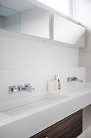 Cozy 5 Bedroom House in Downtown Toronto