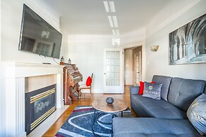Cozy 5 Bedroom House in Downtown Toronto