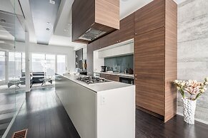 Cozy 5 Bedroom House in Downtown Toronto