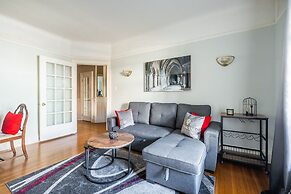 Cozy 5 Bedroom House in Downtown Toronto