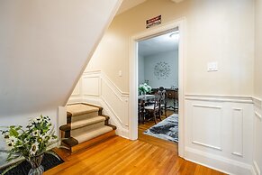 Cozy 5 Bedroom House in Downtown Toronto