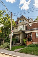 Cozy 5 Bedroom House in Downtown Toronto