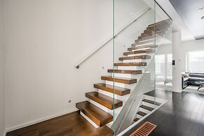 Cozy 5 Bedroom House in Downtown Toronto