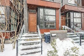 Cozy 5 Bedroom House in Downtown Toronto
