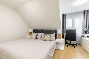 Cozy 5 Bedroom House in Downtown Toronto