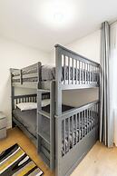 Cozy 5 Bedroom House in Downtown Toronto