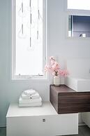 Cozy 5 Bedroom House in Downtown Toronto