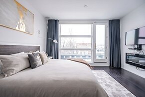 Cozy 5 Bedroom House in Downtown Toronto