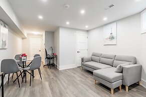 Cozy 5 Bedroom House in Downtown Toronto