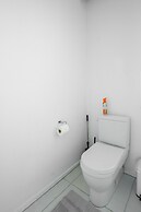 Cozy 5 Bedroom House in Downtown Toronto