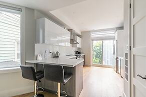 Cozy 5 Bedroom House in Downtown Toronto