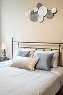 Cozy 5 Bedroom House in Downtown Toronto