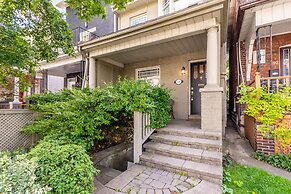 Cozy 5 Bedroom House in Downtown Toronto