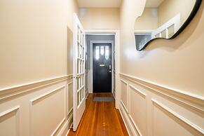 Cozy 5 Bedroom House in Downtown Toronto