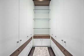 Cozy 5 Bedroom House in Downtown Toronto