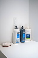 Cozy 5 Bedroom House in Downtown Toronto