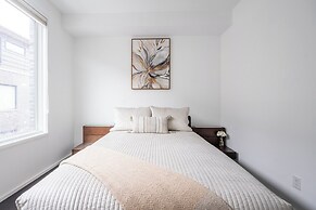 Cozy 5 Bedroom House in Downtown Toronto