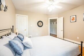 Cozy 5 Bedroom House in Downtown Toronto