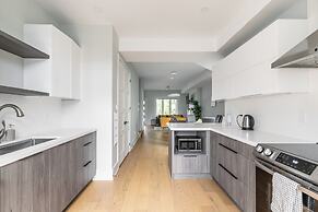 Cozy 5 Bedroom House in Downtown Toronto