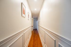 Cozy 5 Bedroom House in Downtown Toronto