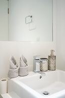 Cozy 5 Bedroom House in Downtown Toronto