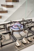 Cozy 5 Bedroom House in Downtown Toronto