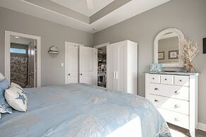 Sea Leggs 3 Bedroom Home by RedAwning