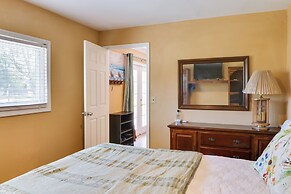 5 Mi to Lake Sumter Landing: Bright Home w/ Patio