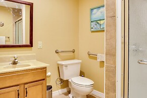 5 Mi to Lake Sumter Landing: Bright Home w/ Patio