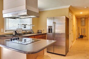 5 Mi to Lake Sumter Landing: Bright Home w/ Patio