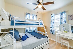 4 Mi to Beach: Charming Port Charlotte Home!