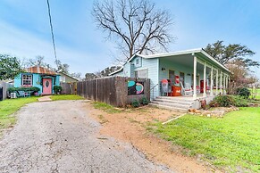 Fifties Diner-style Llano Home w/ Shared Fire Pit