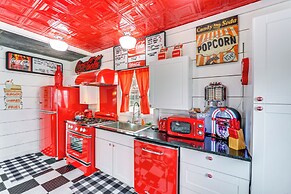 Fifties Diner-style Llano Home w/ Shared Fire Pit