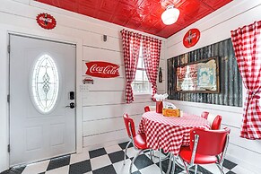 Fifties Diner-style Llano Home w/ Shared Fire Pit