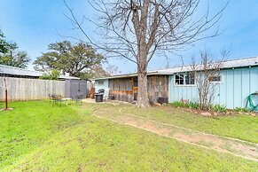 Fifties Diner-style Llano Home w/ Shared Fire Pit