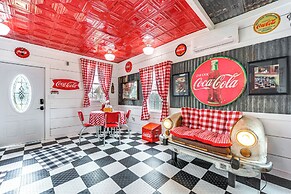 Fifties Diner-style Llano Home w/ Shared Fire Pit