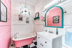 Fifties Diner-style Llano Home w/ Shared Fire Pit