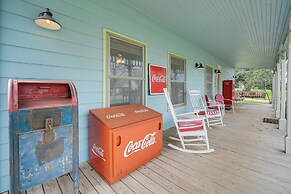 Retro Retreat in Llano w/ Screened Porch!