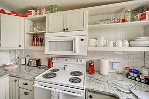 Retro Retreat in Llano w/ Screened Porch!