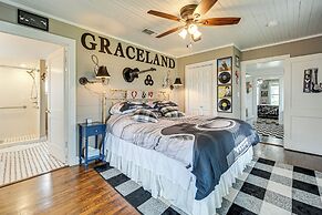 Retro Retreat in Llano w/ Screened Porch!